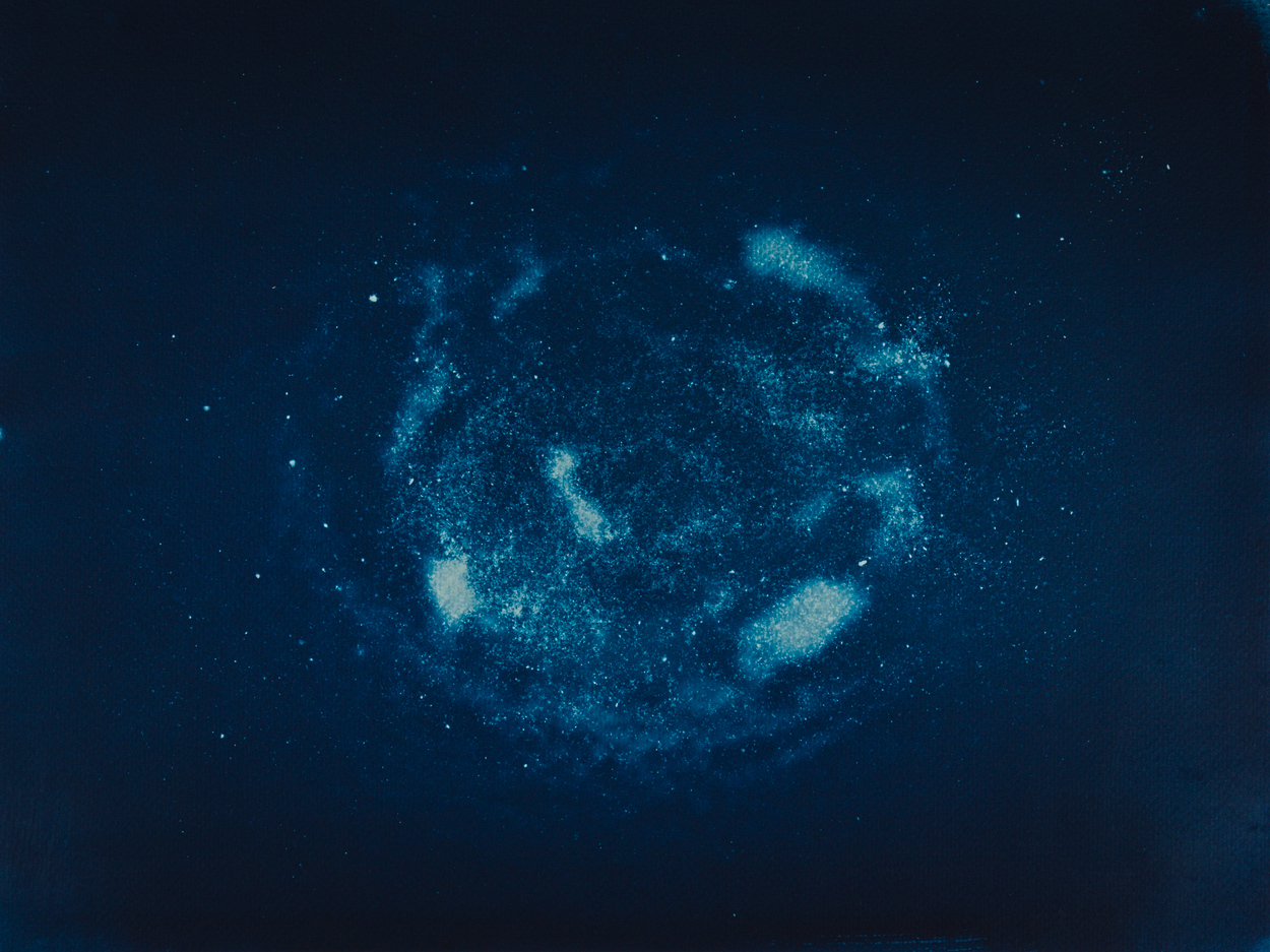 Poussières d'étoile - photogramme cyanotype